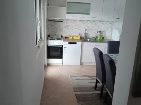 Izdavanje, trosoban stan, 120m², Tivat, Crna Gora - image 6