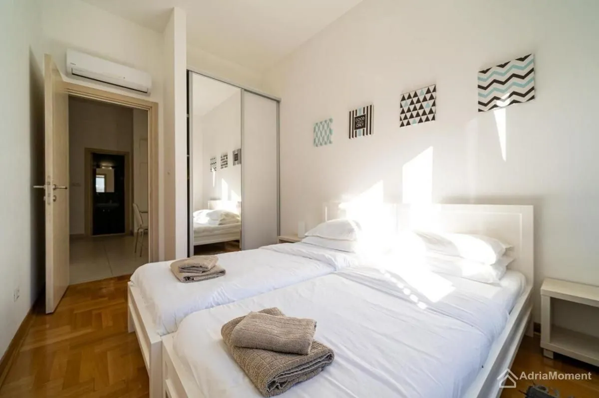 Prodaja, dvosoban stan, 84m², Morinj, Kotor