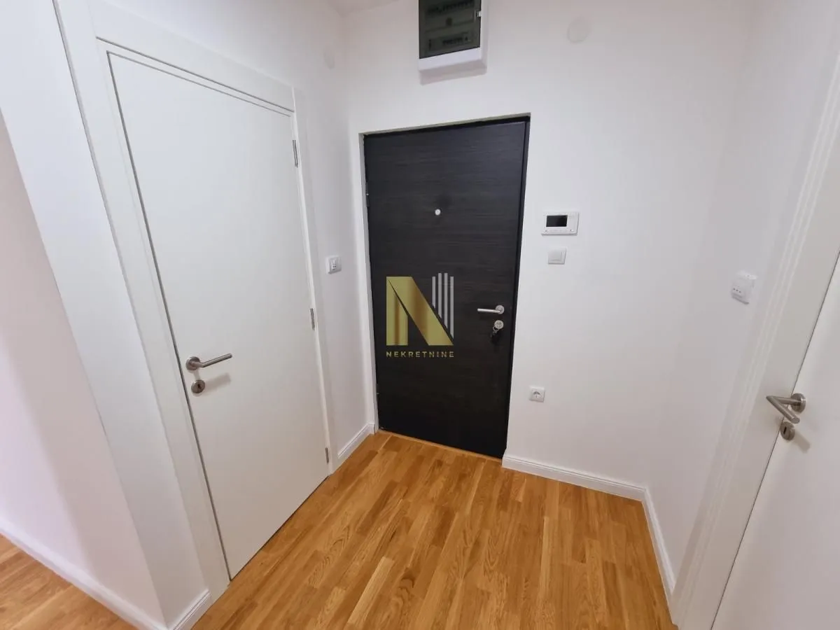 Prodaja, trosoban stan, 63m², Bulevar patrijarha Pavla, Novi Sad Sve Podlokacije