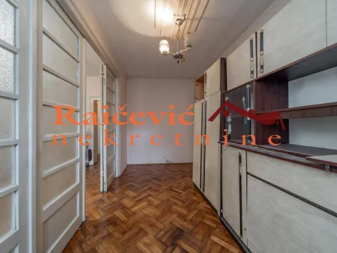 Prodaja, trosoban stan, 77m², Centar, Stara Pazova - image 3