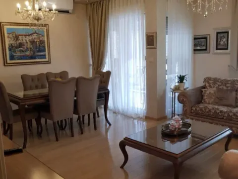 Izdavanje, trosoban stan, 100m², City Kvart, Podgorica - image 3