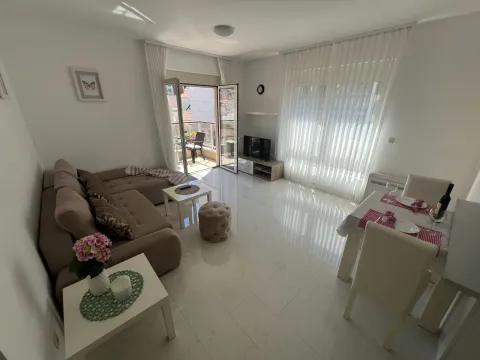 Rent, one bedroom apartment, 52m², Centar, Budva - image 11