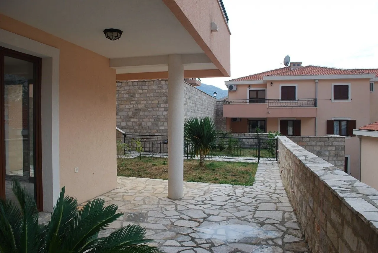 Prodaja, stan, 57m², Risan, Kotor