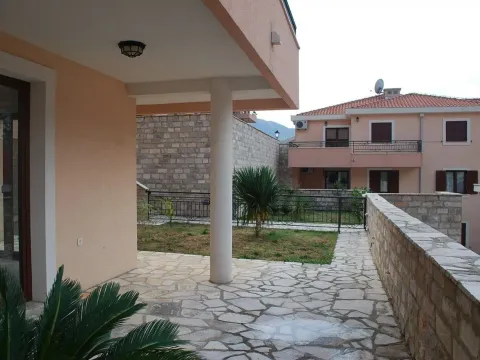 Prodaja, stan, 57m², Risan, Kotor - image 13