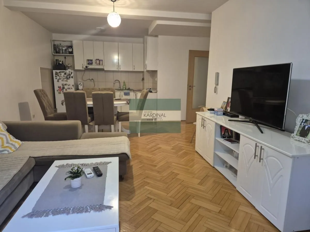 Prodaja, trosoban stan, 79m², Centar, Jagodina