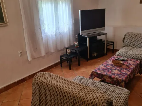 Rent, studio apartment, 40m², Tološi, Podgorica - image 6