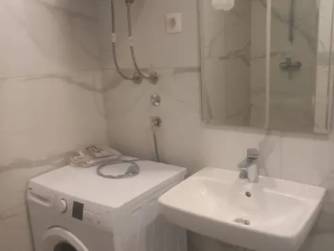 Izdavanje, jednosoban stan, 47m², Stari Aerodrom, Podgorica - image 3