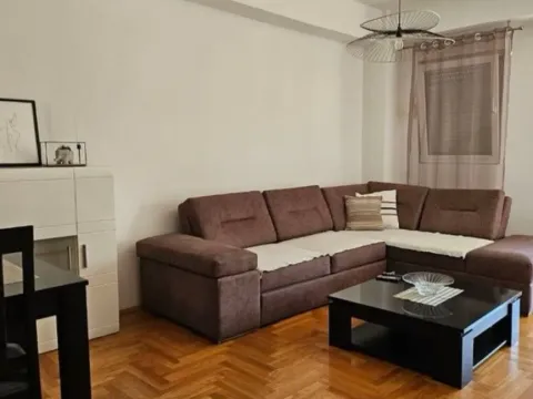 Izdavanje, dvosoban stan, 85m², City Kvart, Podgorica