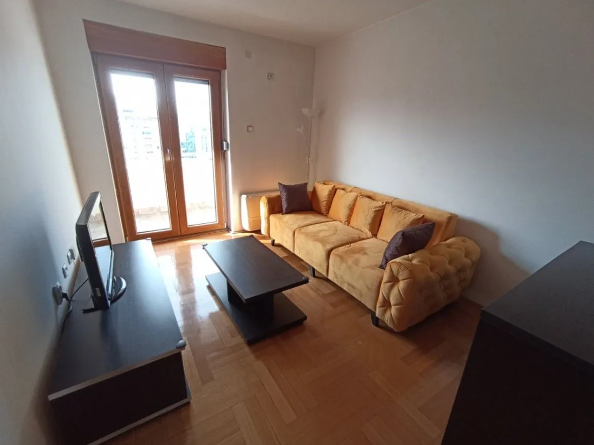 Izdavanje, jednosoban stan, 52m², Preko Morače, Podgorica