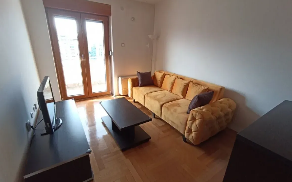 Izdavanje, jednosoban stan, 52m², Preko Morače, Podgorica