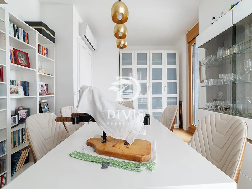 Prodaja, četvorosoban stan, 107m², Savski Venac, Beograd