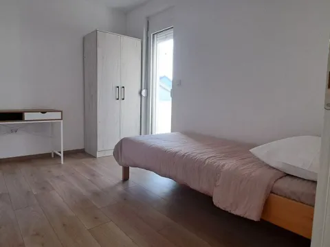 Izdavanje, trosoban stan, 100m², Zagorič, Podgorica - image 14