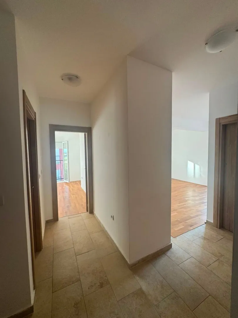 Izdavanje, jednosoban stan, 62m², Stari Aerodrom, Podgorica