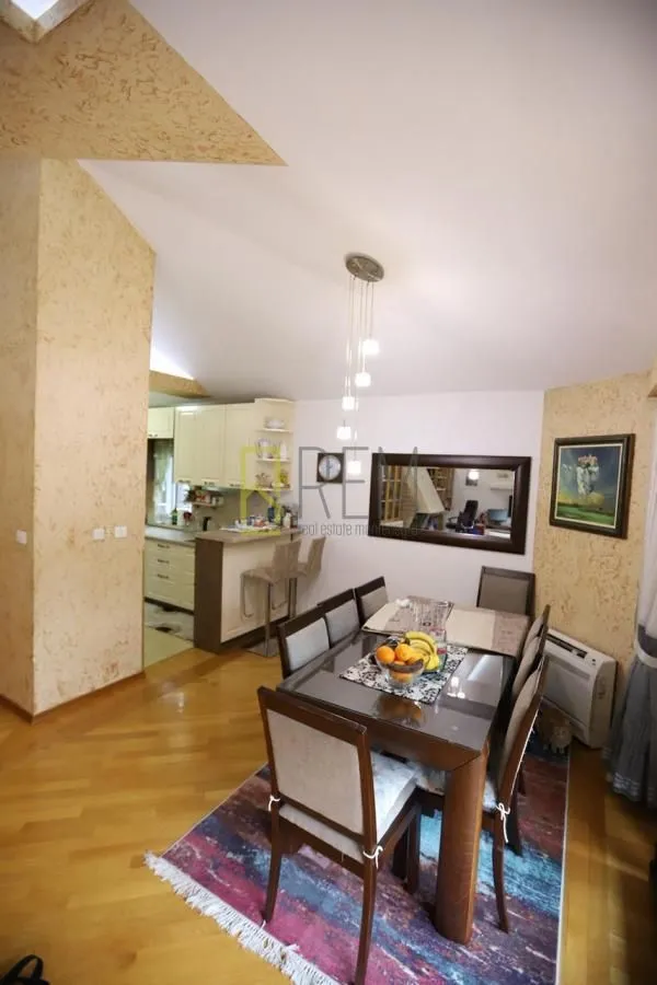 Prodaja, četvorosoban stan, 136m², Centar, Podgorica