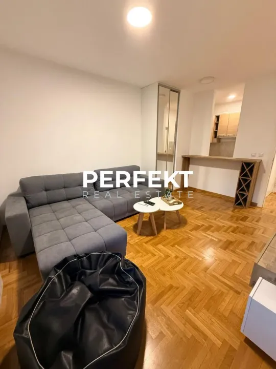 Izdavanje, jednosoban stan, 38m², Novi Beograd Blok 22, Novi Beograd Sve Podlokacije