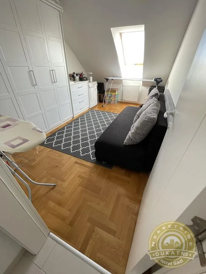 Prodaja, četvorosoban stan, 79m², Centar, Novi Sad