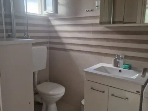 Izdavanje, jednosoban stan, 25m², Kalimanj, Tivat - image 10