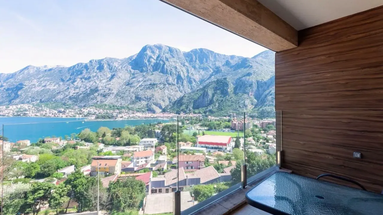 Rent, three bedroom apartment, 141m², Škaljari, Kotor