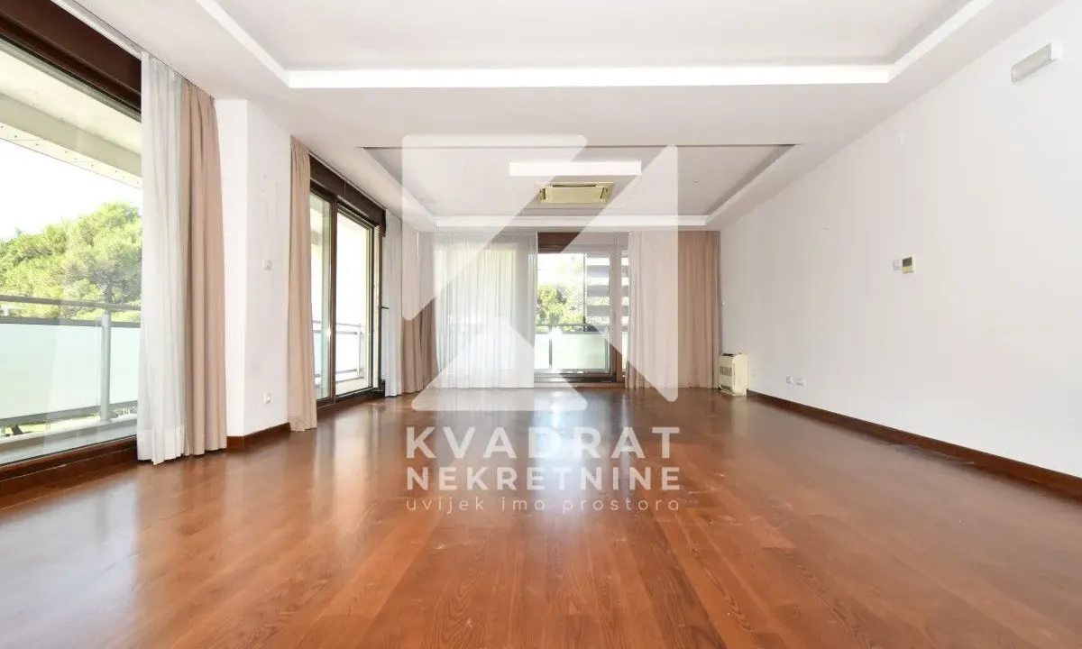 Izdavanje, četvorosoban stan, 230m², Kruševac, Podgorica
