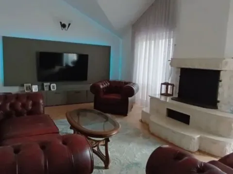 Izdavanje, trosoban stan, 130m², Centar, Herceg Novi - image 7