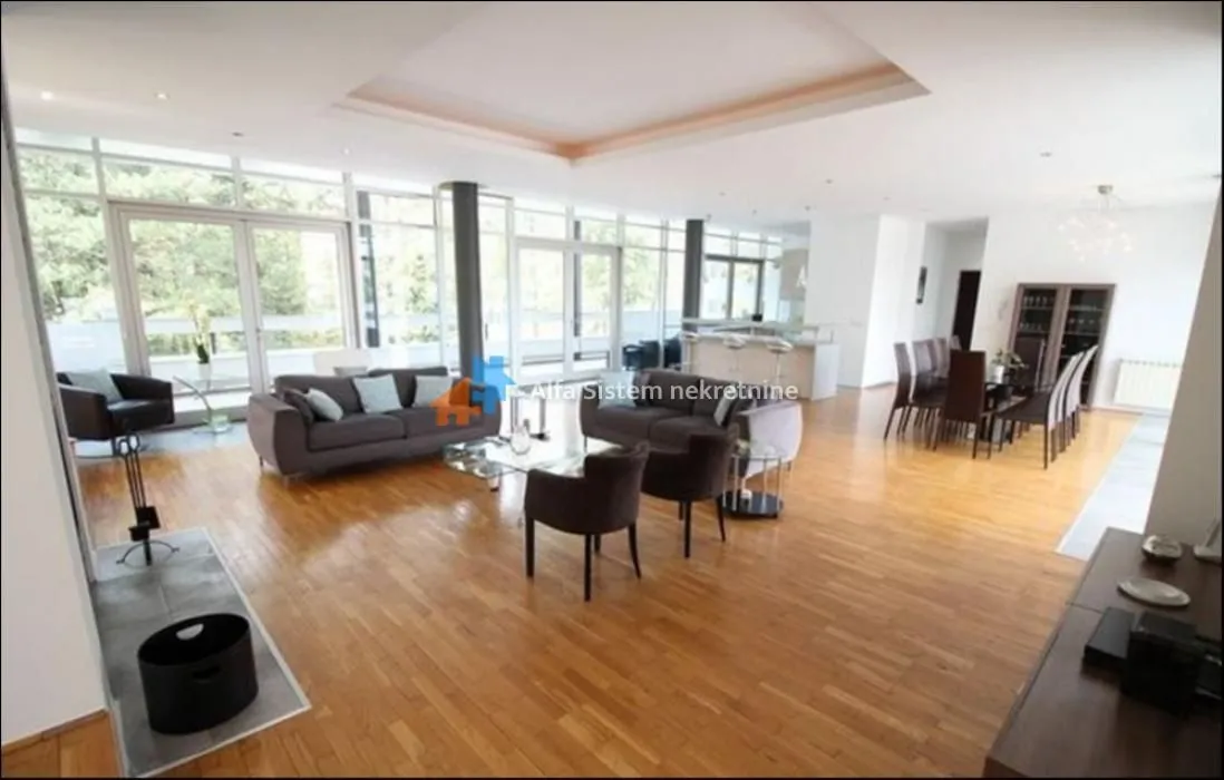 Izdavanje, četvorosoban stan, 250m², Savski Venac, Beograd