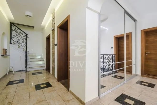 Sale, house, 274m², Partizanov Stadion, Beograd