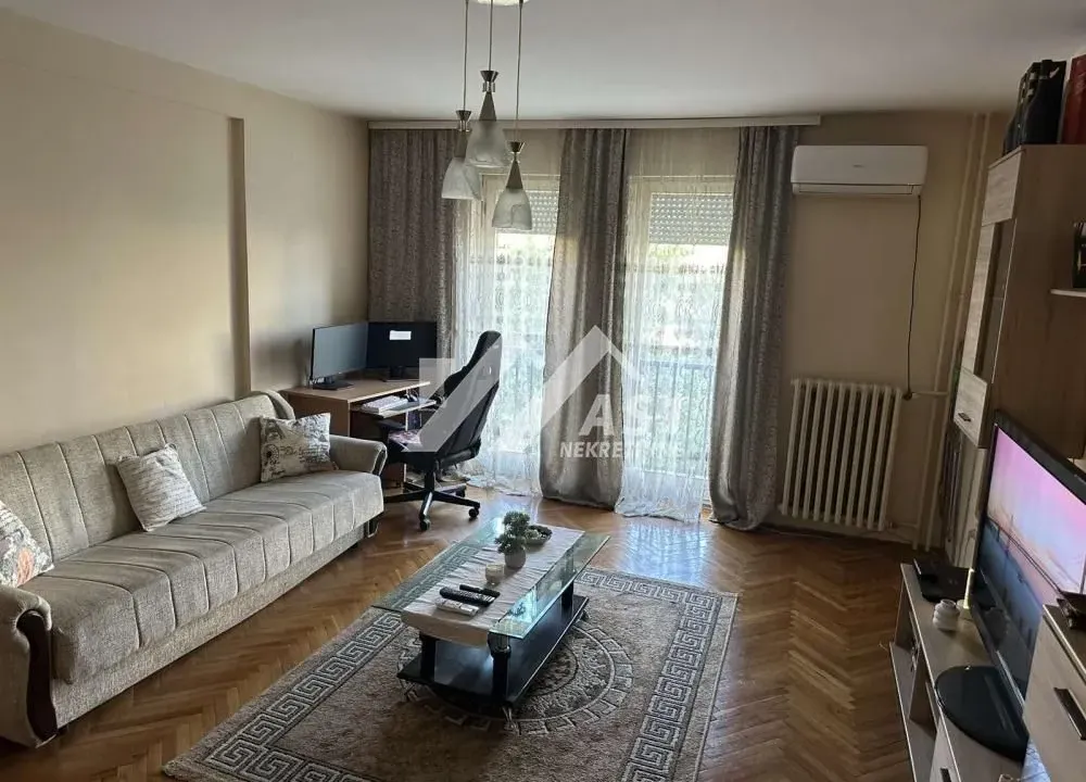 Izdavanje, jednosoban stan, 29m², Bulevar Oslobodjenja, Novi Sad Sve Podlokacije