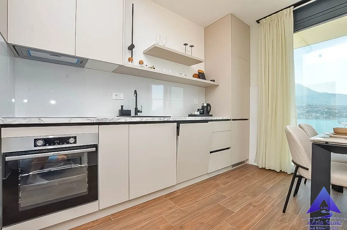 Prodaja, dvosoban stan, 57m², Njivice, Herceg Novi