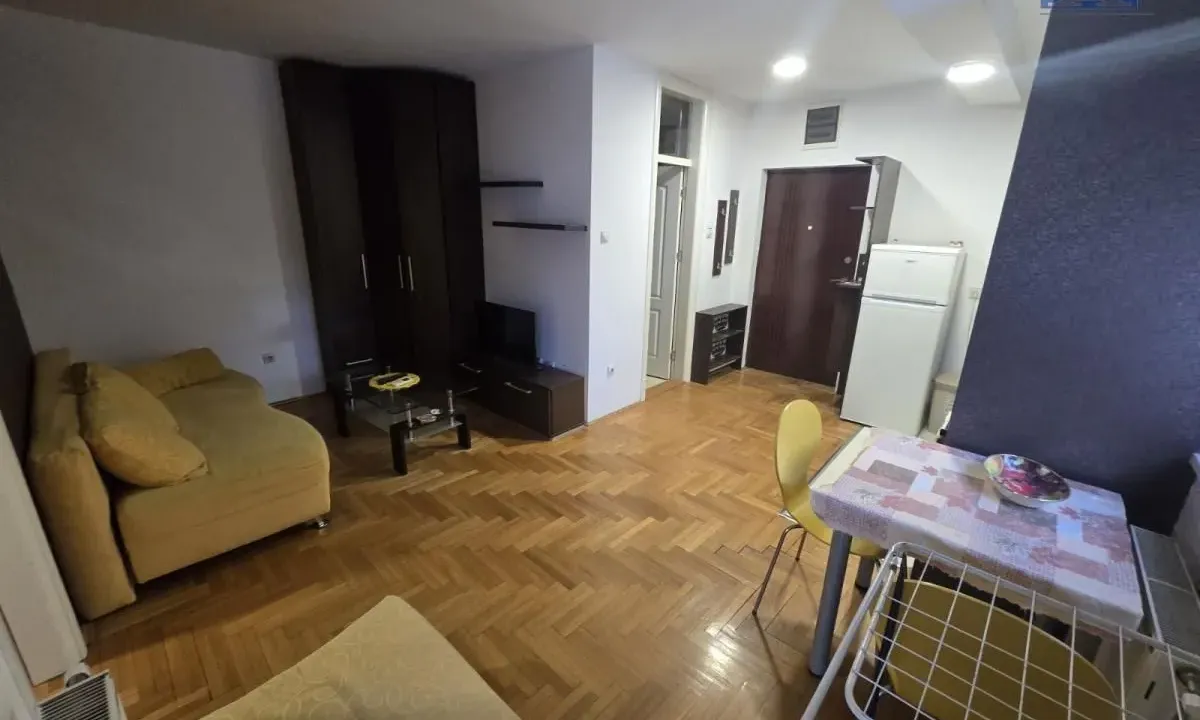 Izdavanje, jednosoban stan, 35m², Socijalno, Novi Sad Sve Podlokacije