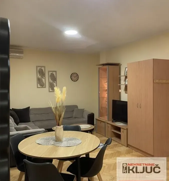 Izdavanje, jednosoban stan, 37m², Nova Detelinara, Novi Sad Sve Podlokacije