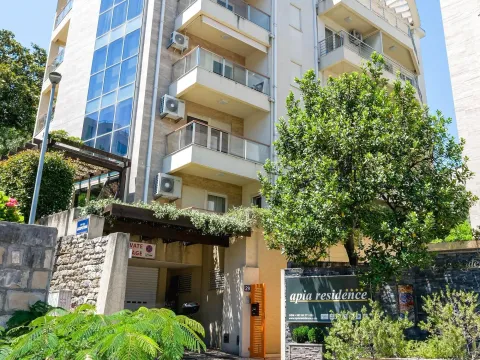Sale, two bedroom apartment, 75m², Budva, Crna Gora - image 12