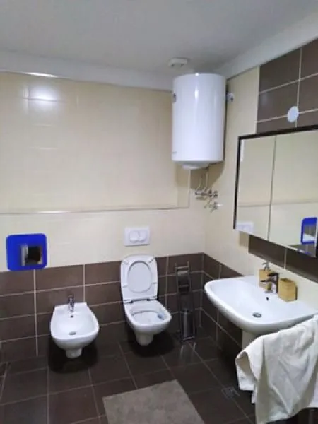 Izdavanje, četvorosoban stan, 118m², Savski Venac, Beograd