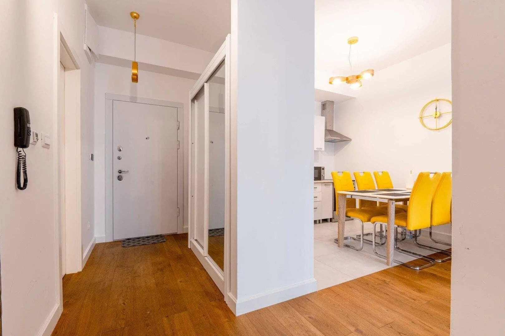 Prodaja, jednosoban stan, 65m², Centar, Bar