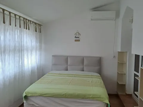 Izdavanje, trosoban stan, 100m², Tivat, Crna Gora - image 13