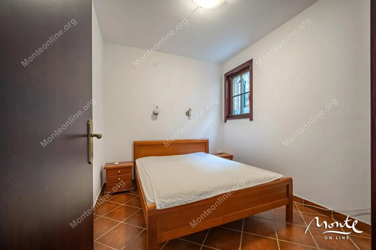 Prodaja, dvosoban stan, 94m², Kostanjica, Kotor