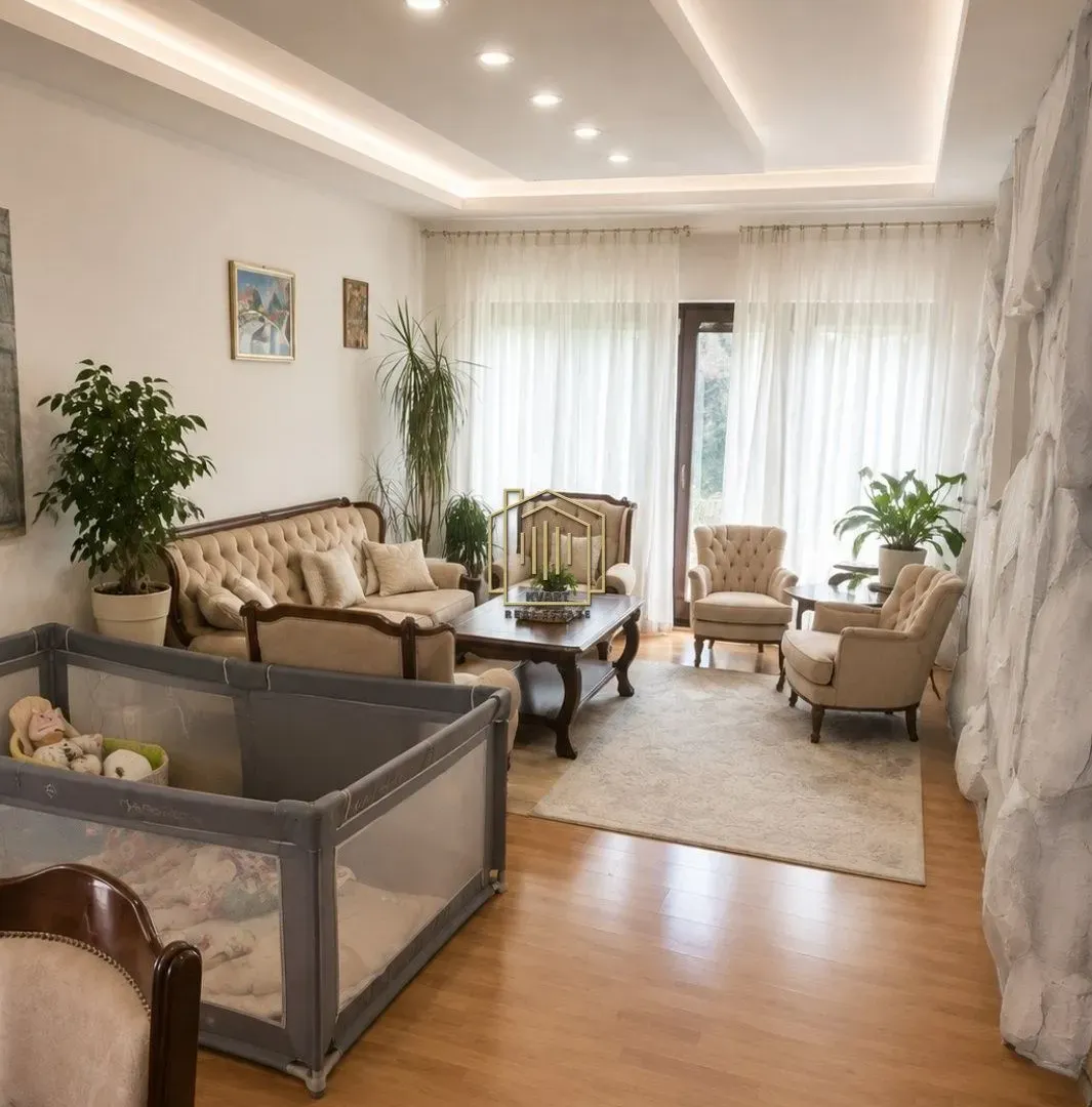 Prodaja, četvorosoban stan, 200m², Cemenca, Nikšić