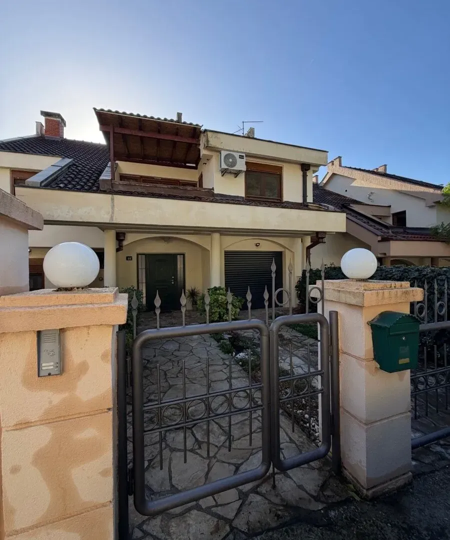 Izdavanje, stan, 285m², Gorica C, Podgorica