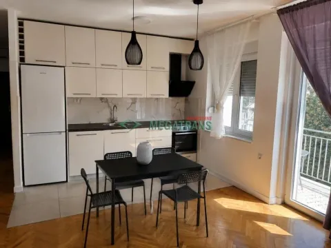 Izdavanje, trosoban stan, 74m², Centar, Novi Sad - image 3