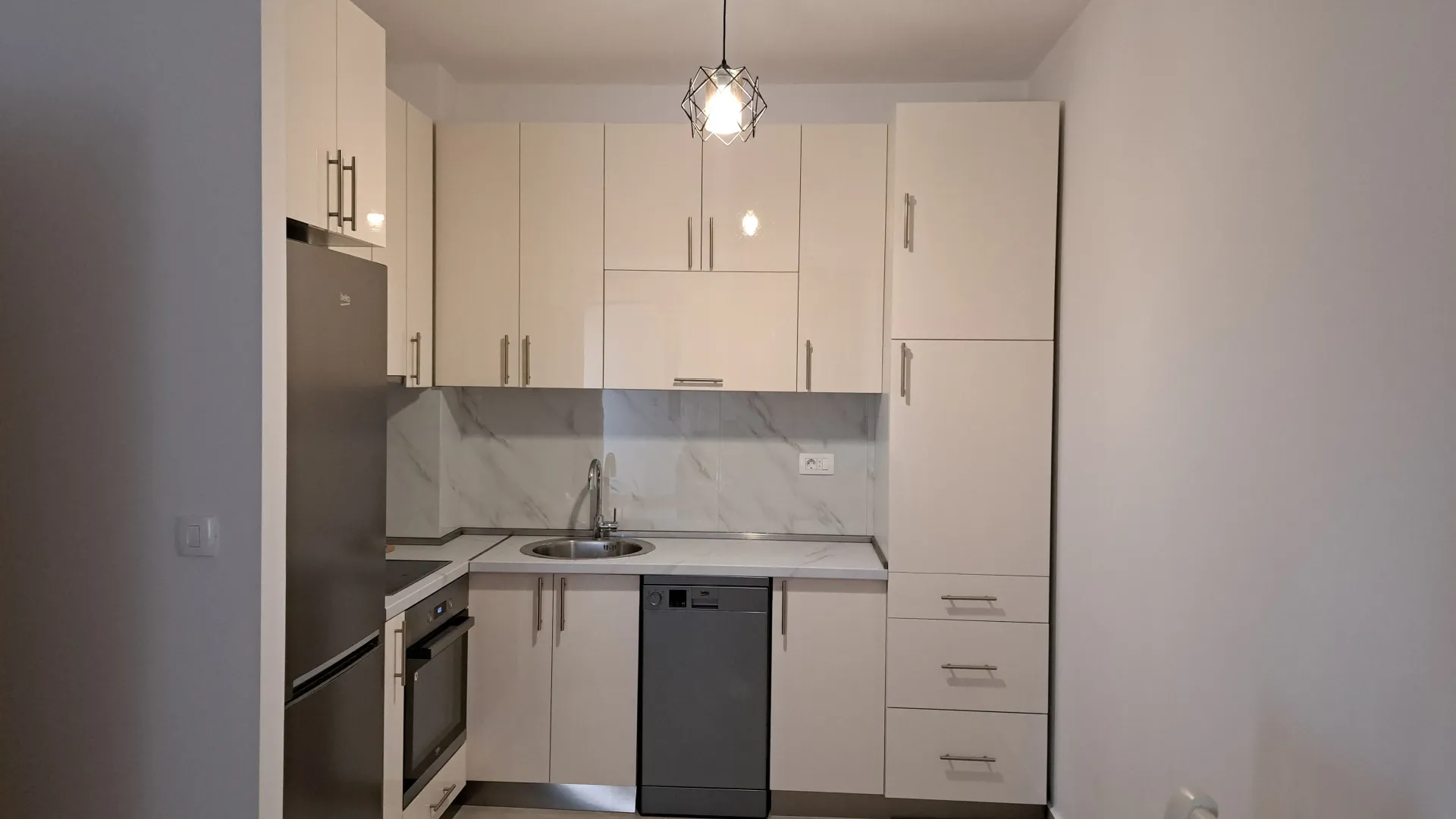 Izdavanje, jednosoban stan, 48m², City Kvart, Podgorica