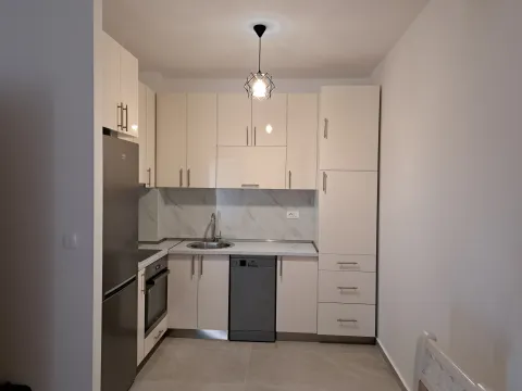 Izdavanje, jednosoban stan, 48m², City Kvart, Podgorica - image 1