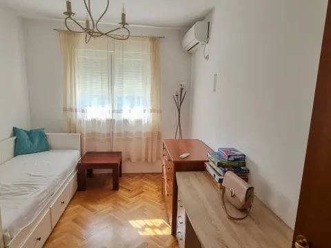 Izdavanje, trosoban stan, 103m², Centar, Bar - image 6