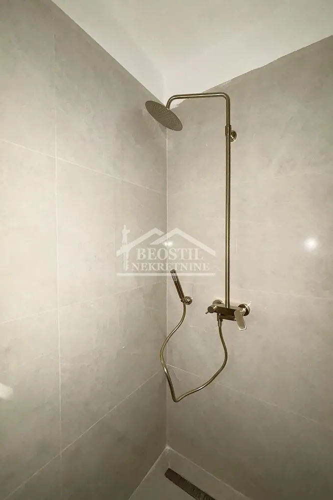 Prodaja, trosoban stan, 83m², Kalenić Pijaca, Vračar Sve Podlokacije