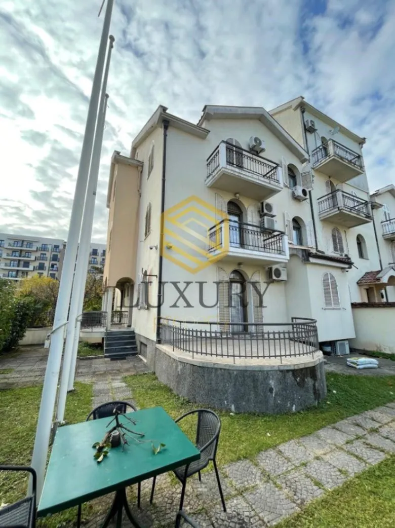 Rent, office space, 220m², Stara Varoš, Podgorica