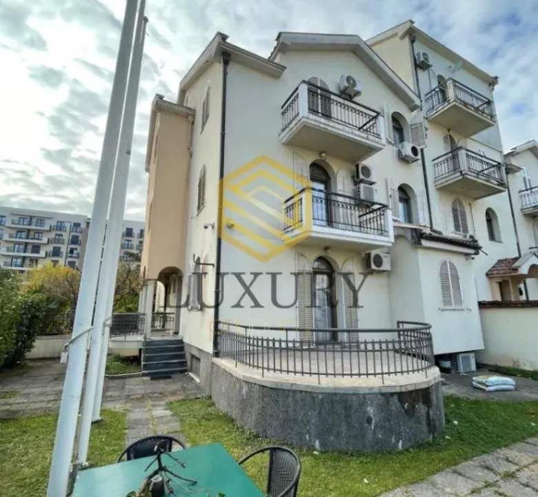 Rent, office space, 220m², Stara Varoš, Podgorica