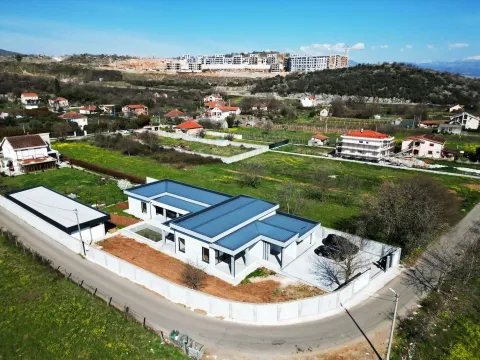 Rent, house, 434m², Farmaci, Podgorica - image 2