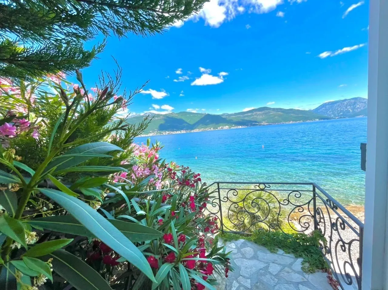 Prodaja, kuća, 420m², Krašići, Tivat