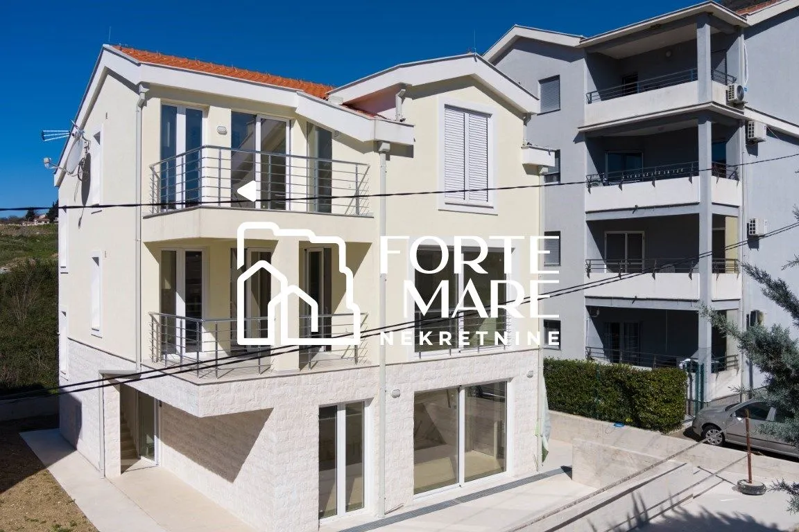 Prodaja, dvosoban stan, 74m², Đenovići, Herceg Novi
