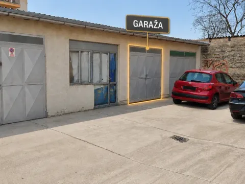 Parking garaža in Telep