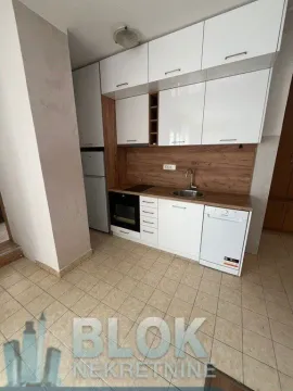 Izdavanje, jednosoban stan, 42m², Blok 6, Podgorica - image 4