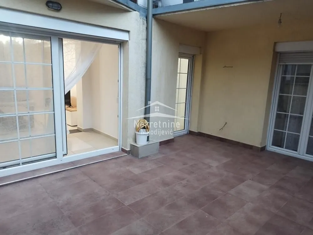 Izdavanje, trosoban stan, 70m², Šumice, Beograd